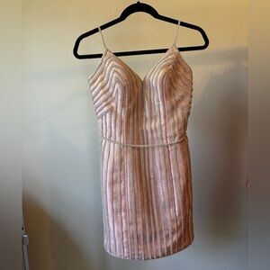 Elegant pink  Mini Dress with Lace Detailing and Flattering Silhouette